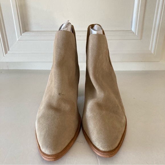 NWOT Free People Charm Double V Beige Suede Ankle Boots Sz 39 - Picture 4 of 7